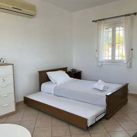 Beachfront-santa Marina Vacation 펜션 Páros