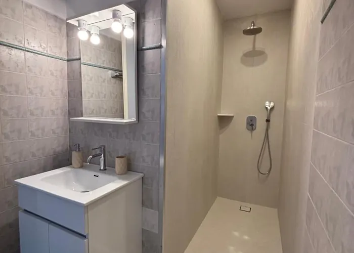 Beachfront-santa Marina Vacation بيت للعطل باروس